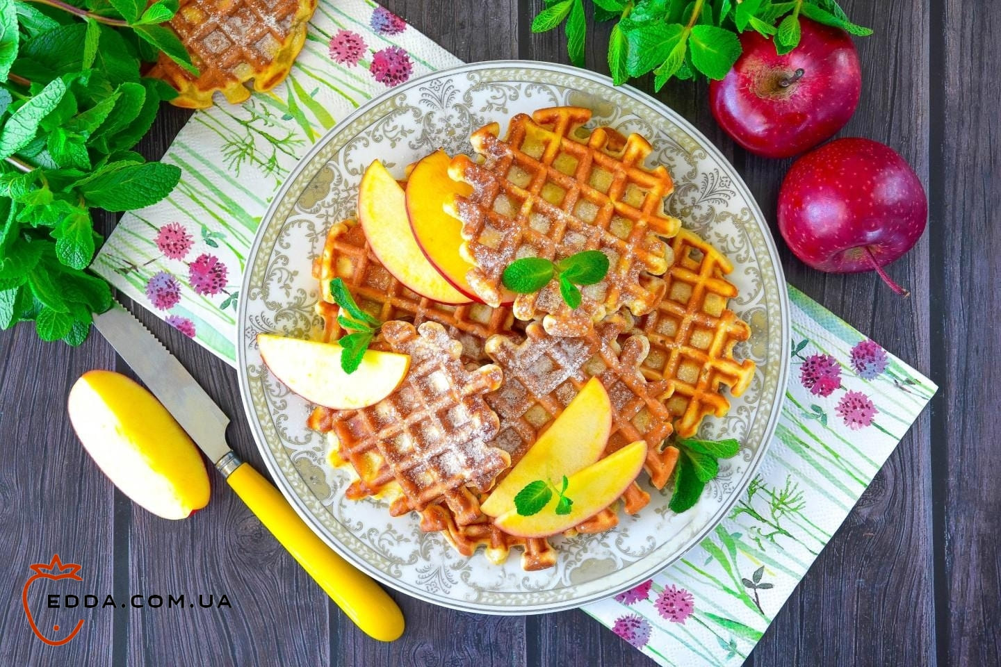 Яблучні вафлі у вафельниці