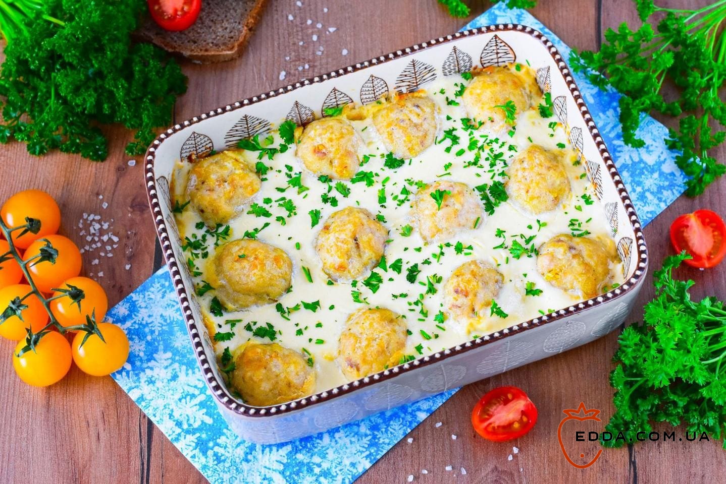 Тефтелі в духовці курячі у вершковому соусі