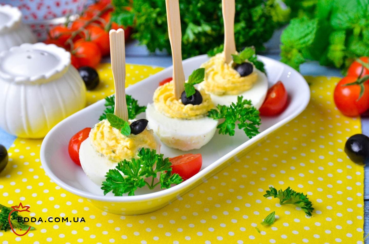 Яйця з кропом і сиром фаршировані