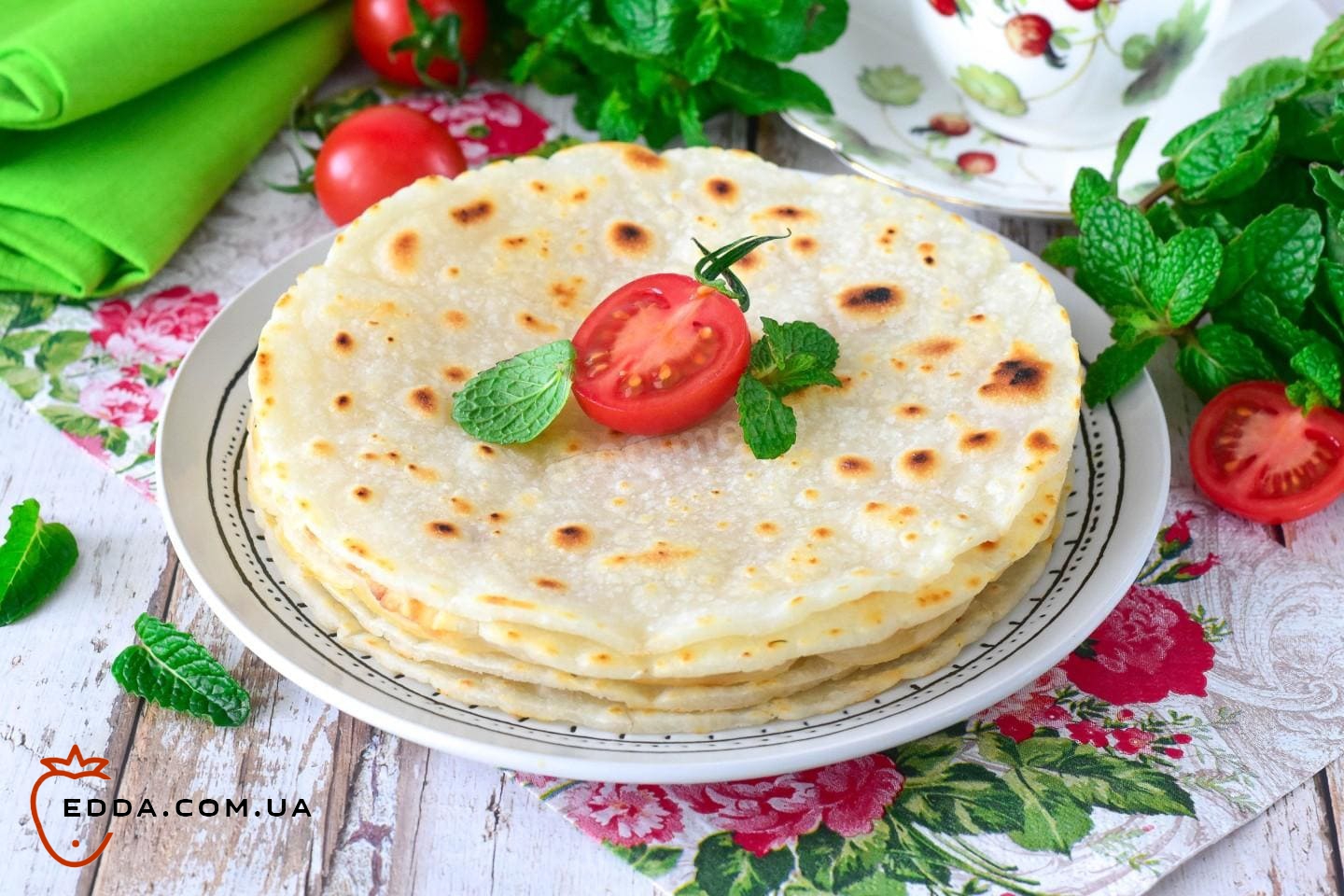 Коржі з рисового борошна без яєць на сковороді