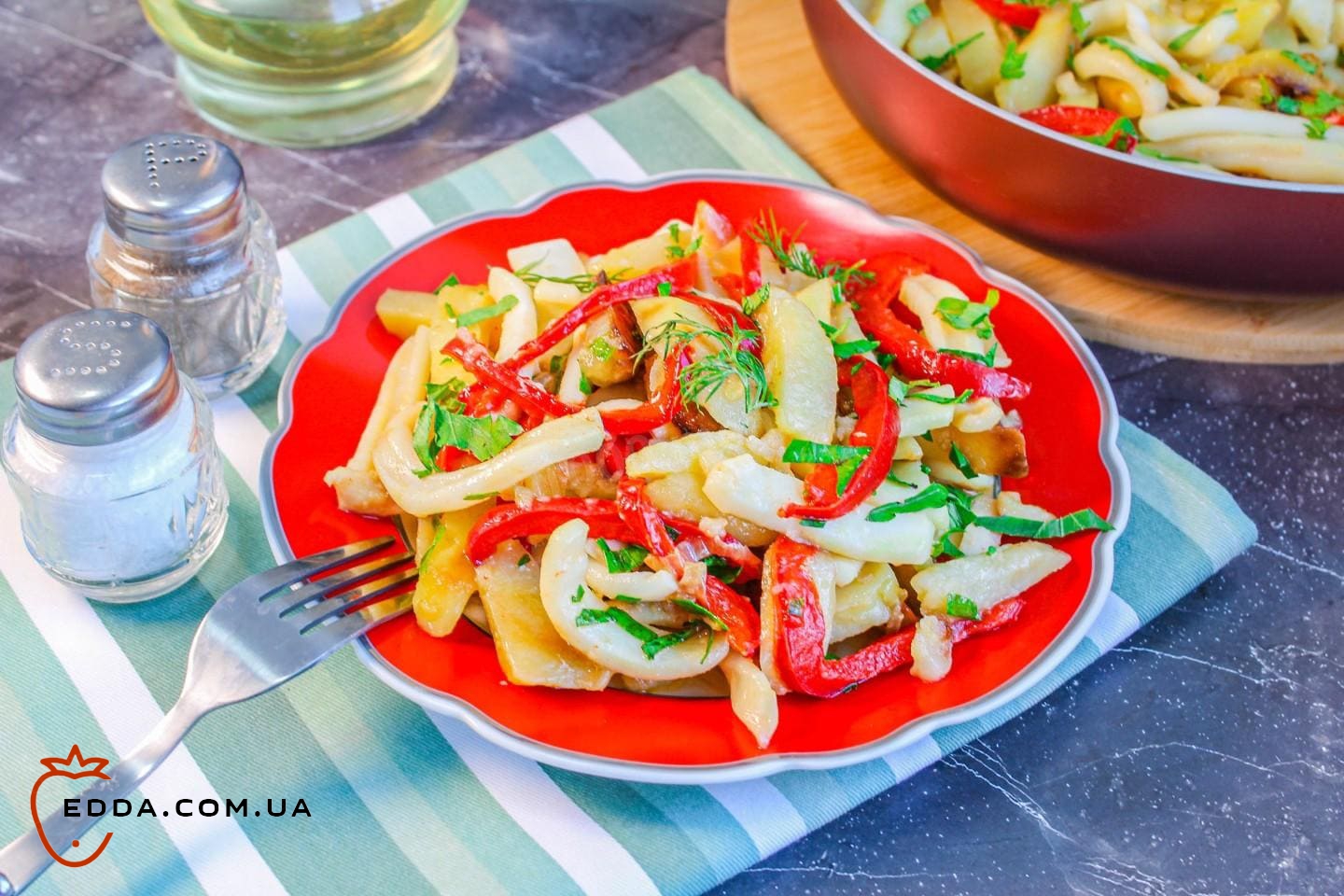 Кальмари з картоплею смажені на сковороді