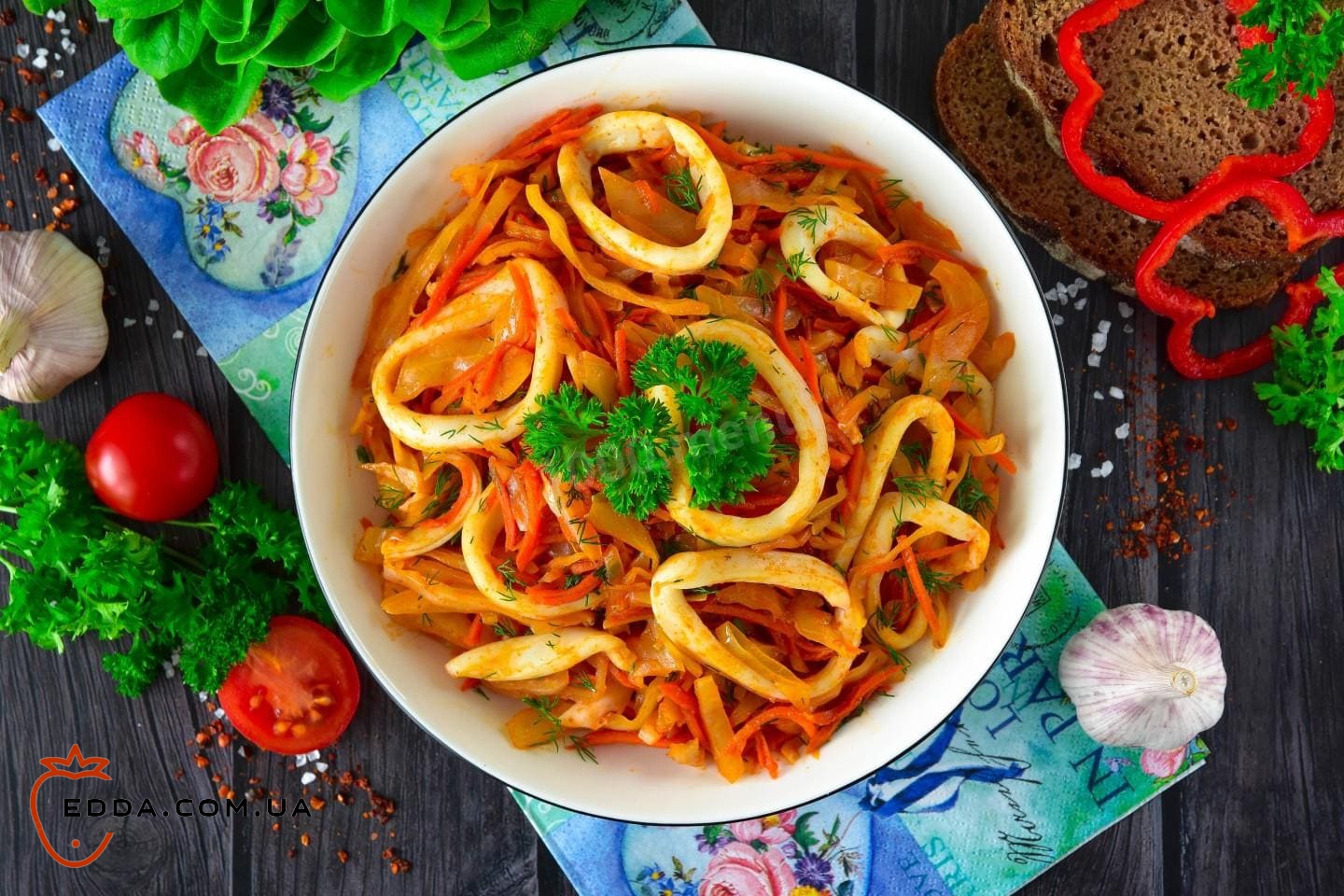 Кальмари з капустою тушковані