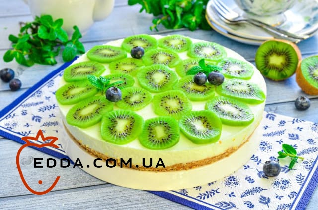 Торт без випічки з ківі та сметаною