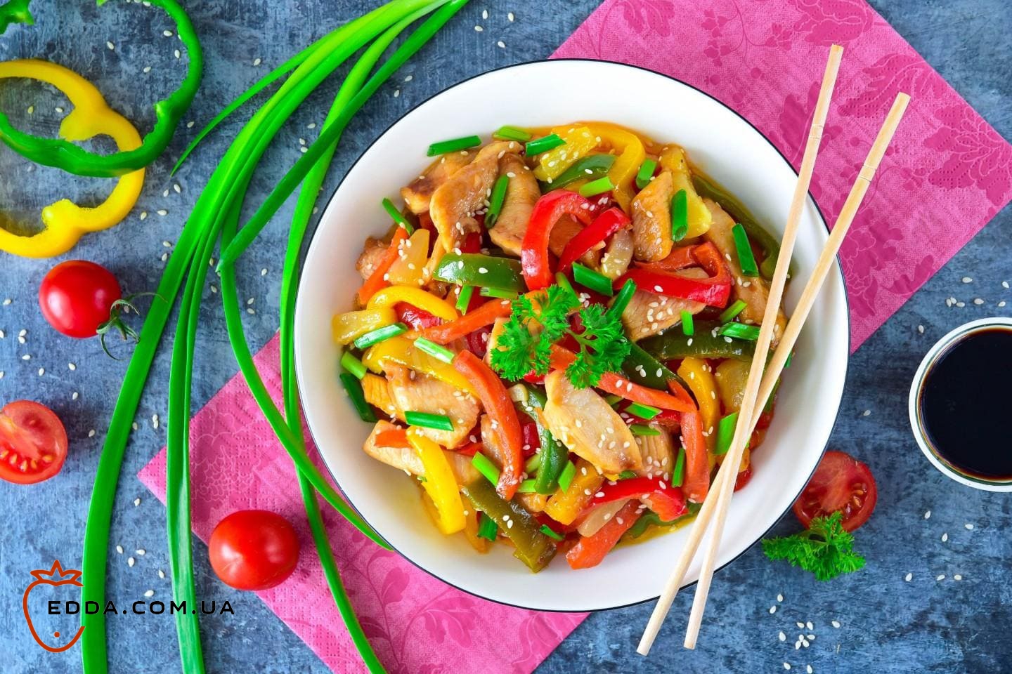 Курка з овочами в кисло-солодкому соусі