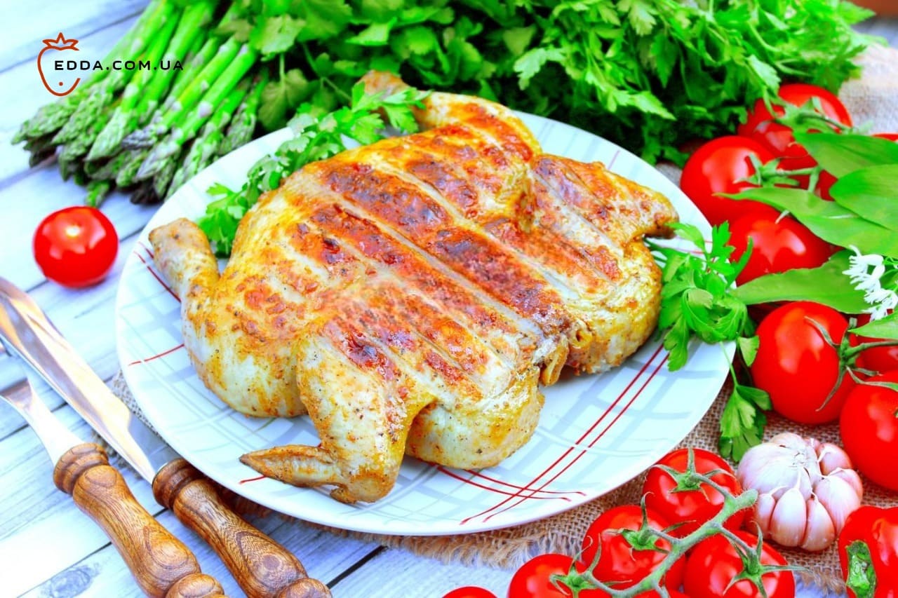 Курка на мангалі на решітці