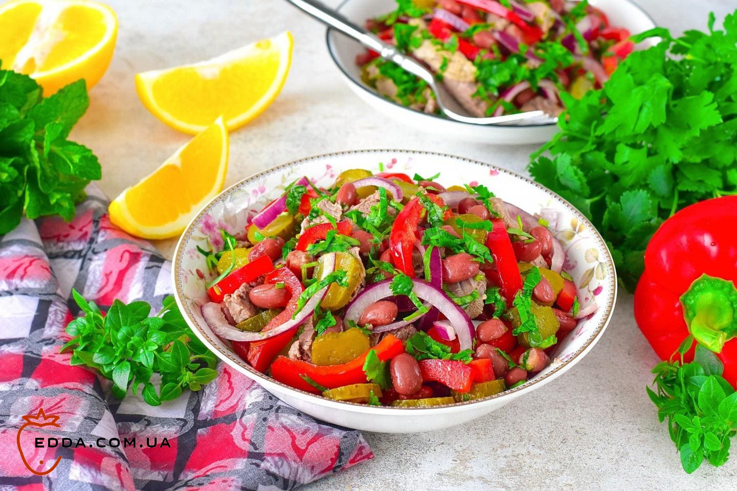 Салат з вареною яловичиною та огірками