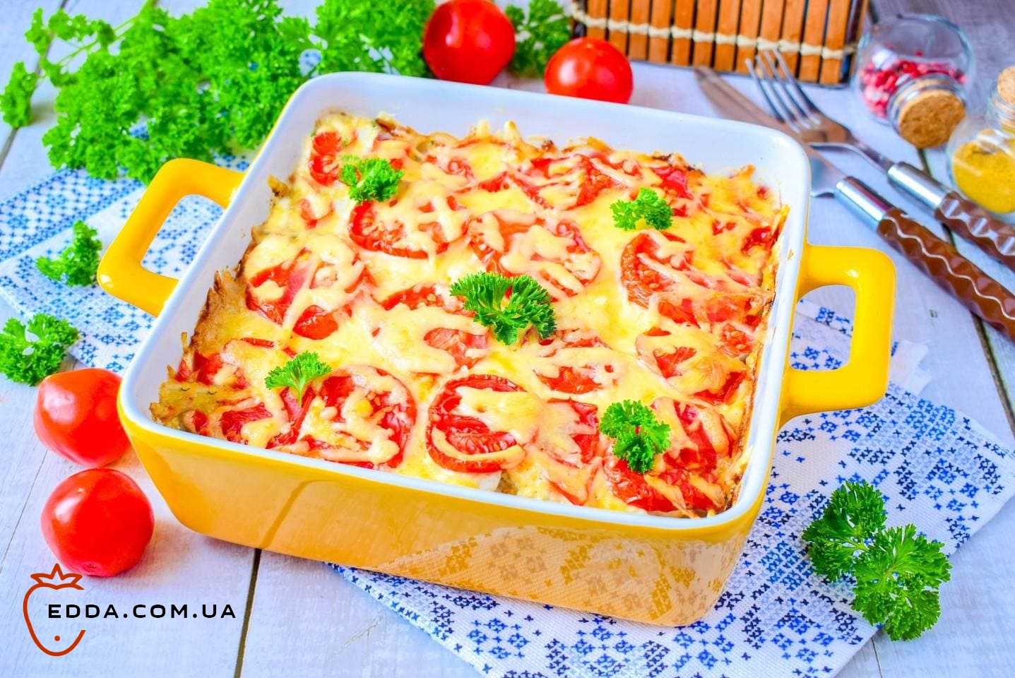 Куряче філе по-французьки з помідорами