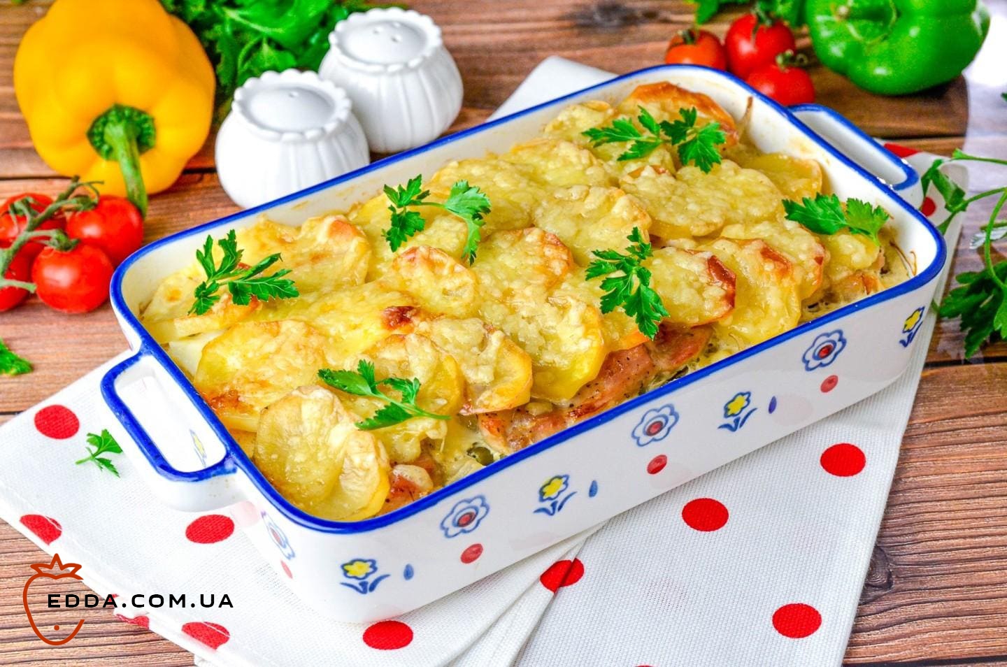 М'ясо по-селянськи у духовці з картоплею