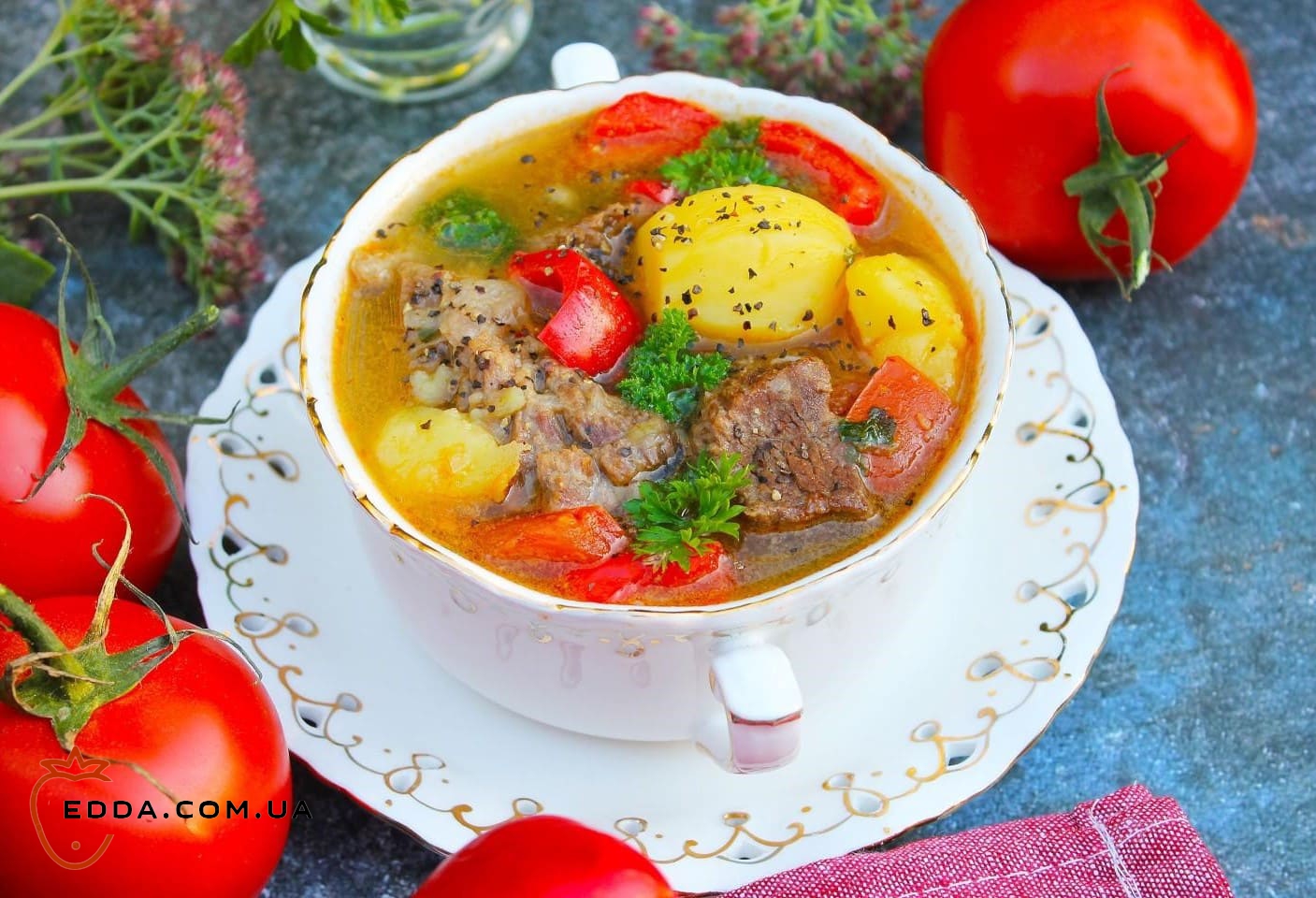 Суп Бограч, угорський гуляш по-закарпатськи в казані