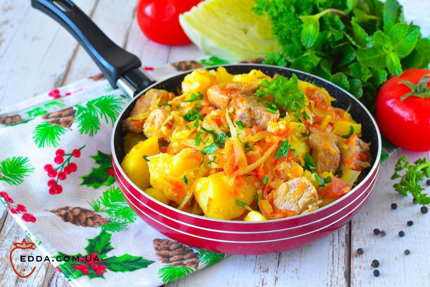 Бігус зі свіжої капусти з м'ясом та картоплею