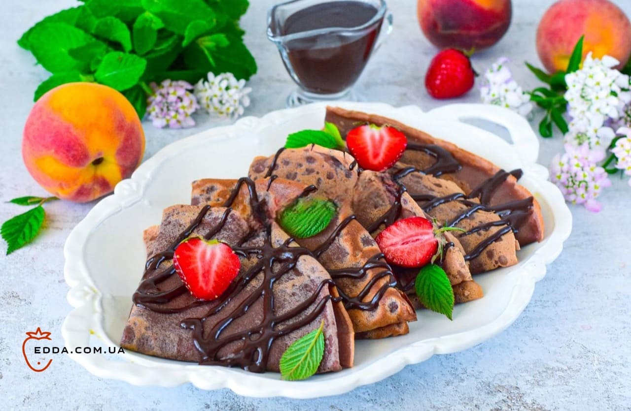 Шоколадні млинці на молоці