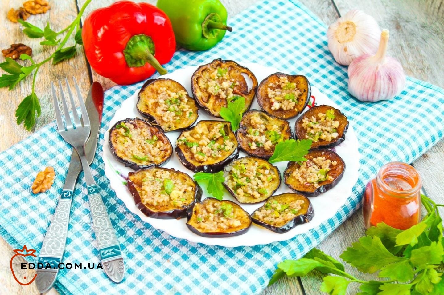 Баклажани з грецькими горіхами та часником