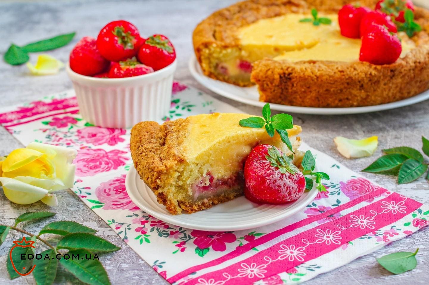 Пиріг із замороженою полуницею в духовці