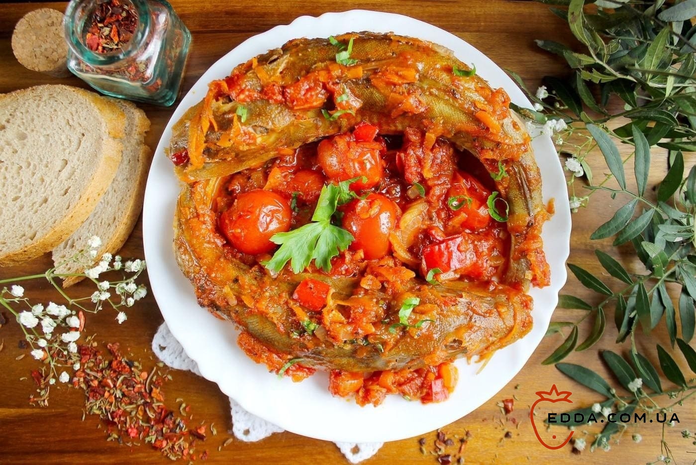 Риба в духовці з помідорами