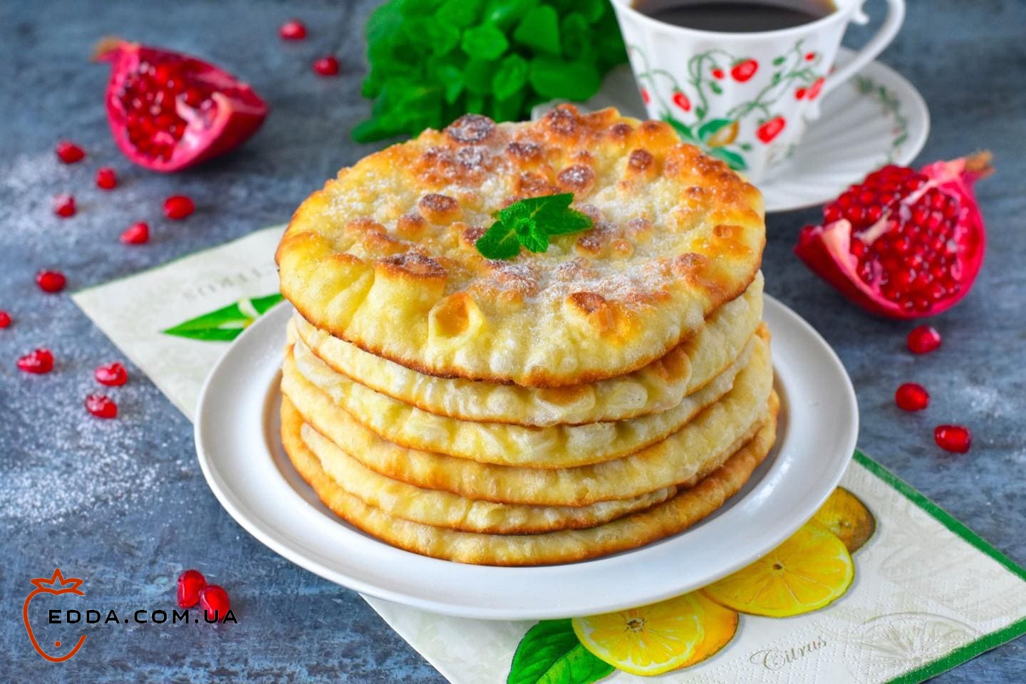 Солодкі коржики на сковороді