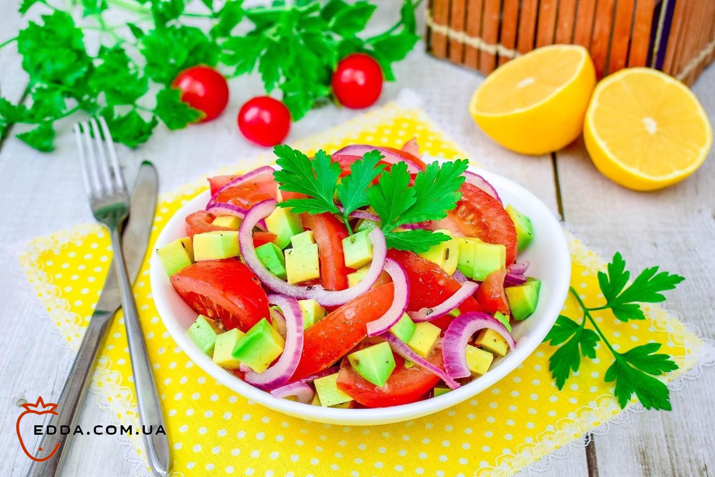 Салат з авокадо та помідорів