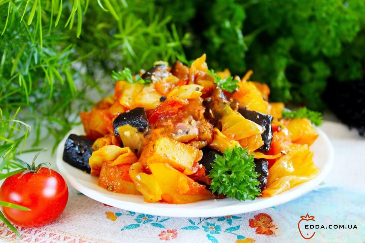 Рагу з баклажана картоплі та капусти