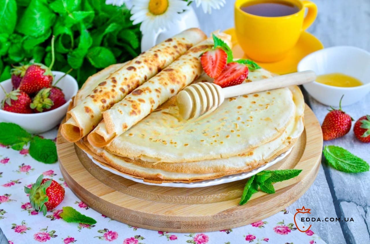 Тонкі млинці на молоці з яйцями