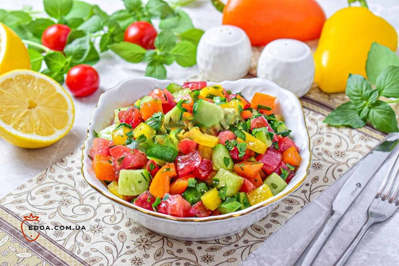 Літній салат з огірків і помідорів