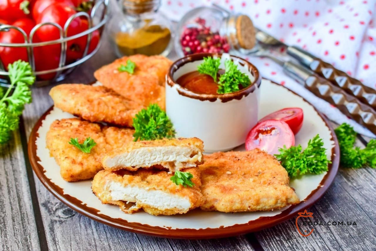 Курячі грудки в паніровці на сковороді