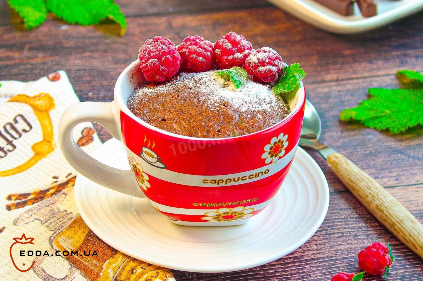 Кекс без яєць у мікрохвильовій печі в кружці