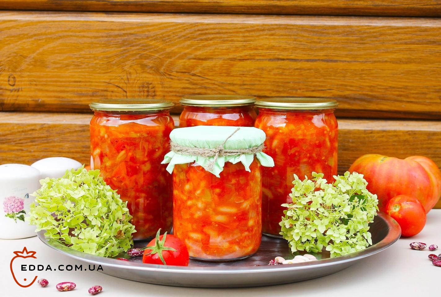 Салат на зиму з квасолею і помідорами