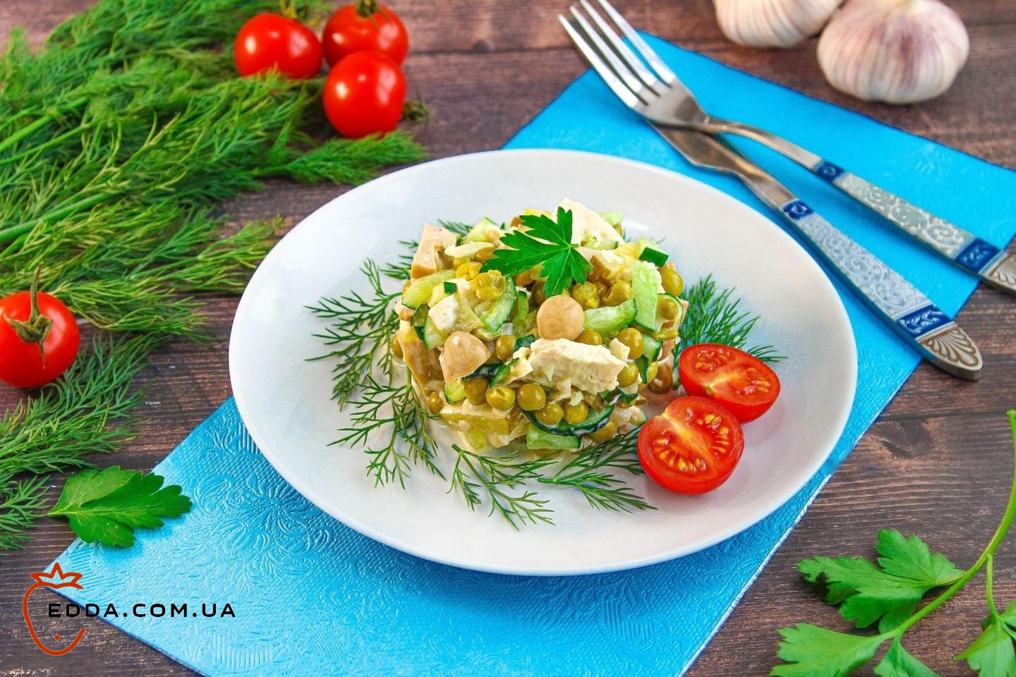 Салат з куркою та маринованими грибами