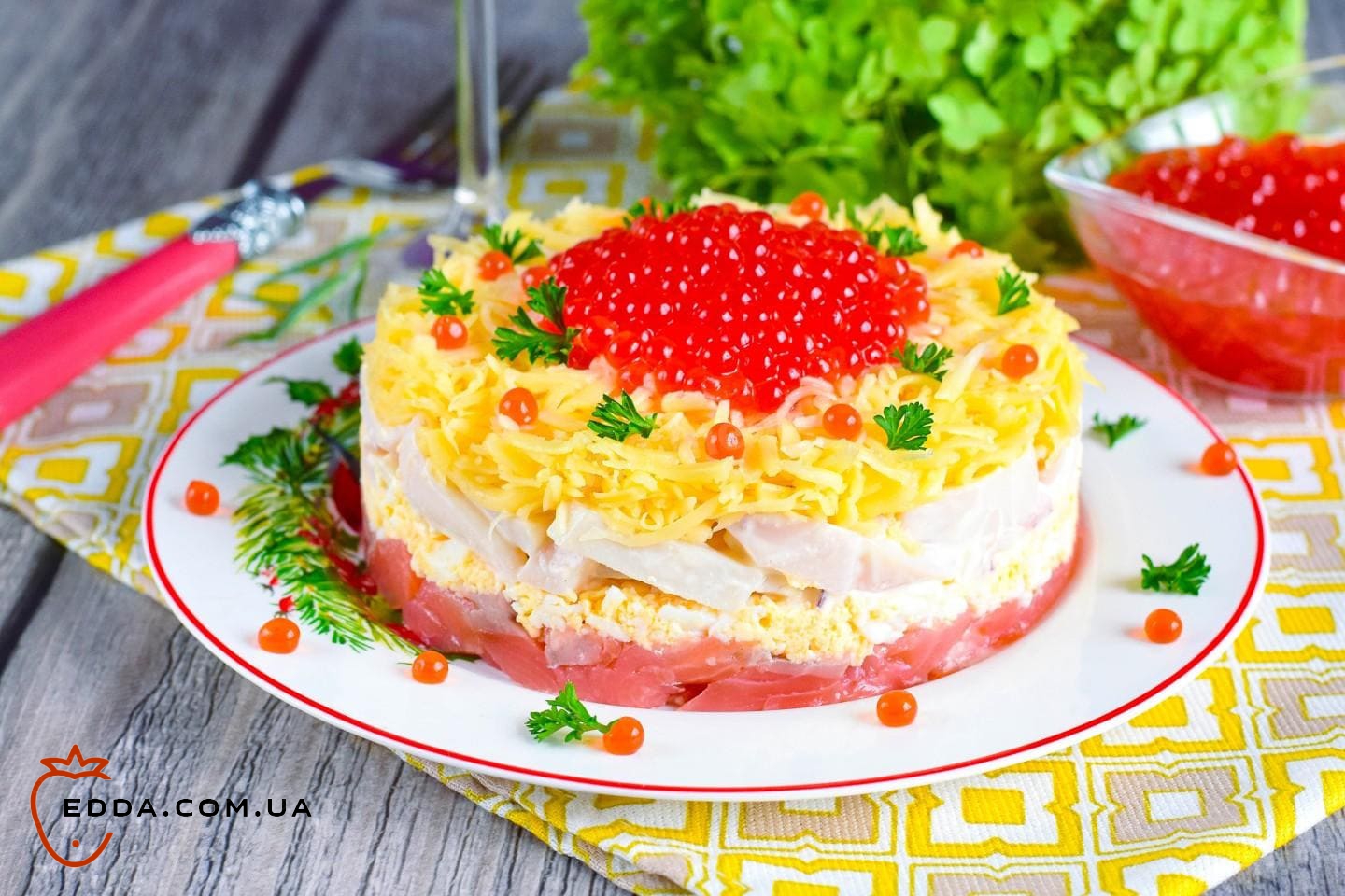 Салат Ситий боцман із червоною ікрою, сьомгою та кальмарами