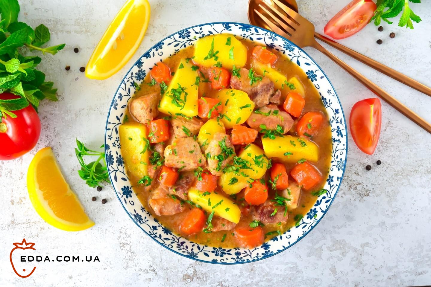 Класичний гуляш зі свинини