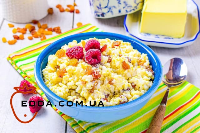 Каша Дружба на молоці у каструлі