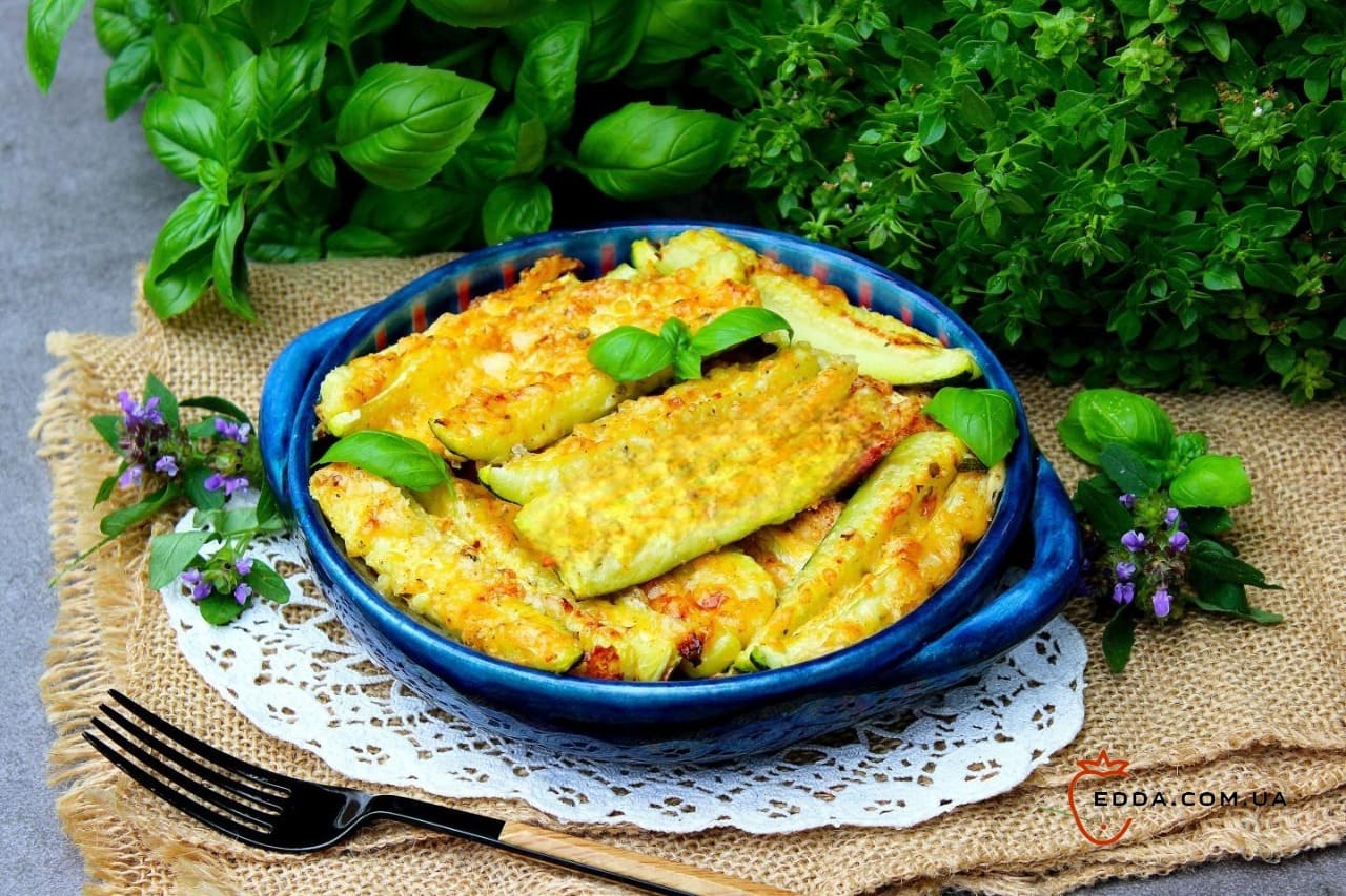 Кабачки в духовці з сиром і часником