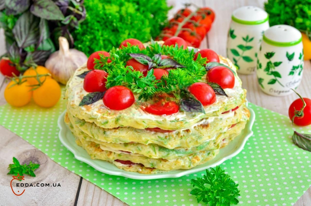 Кабачковий торт з помідорами та часником