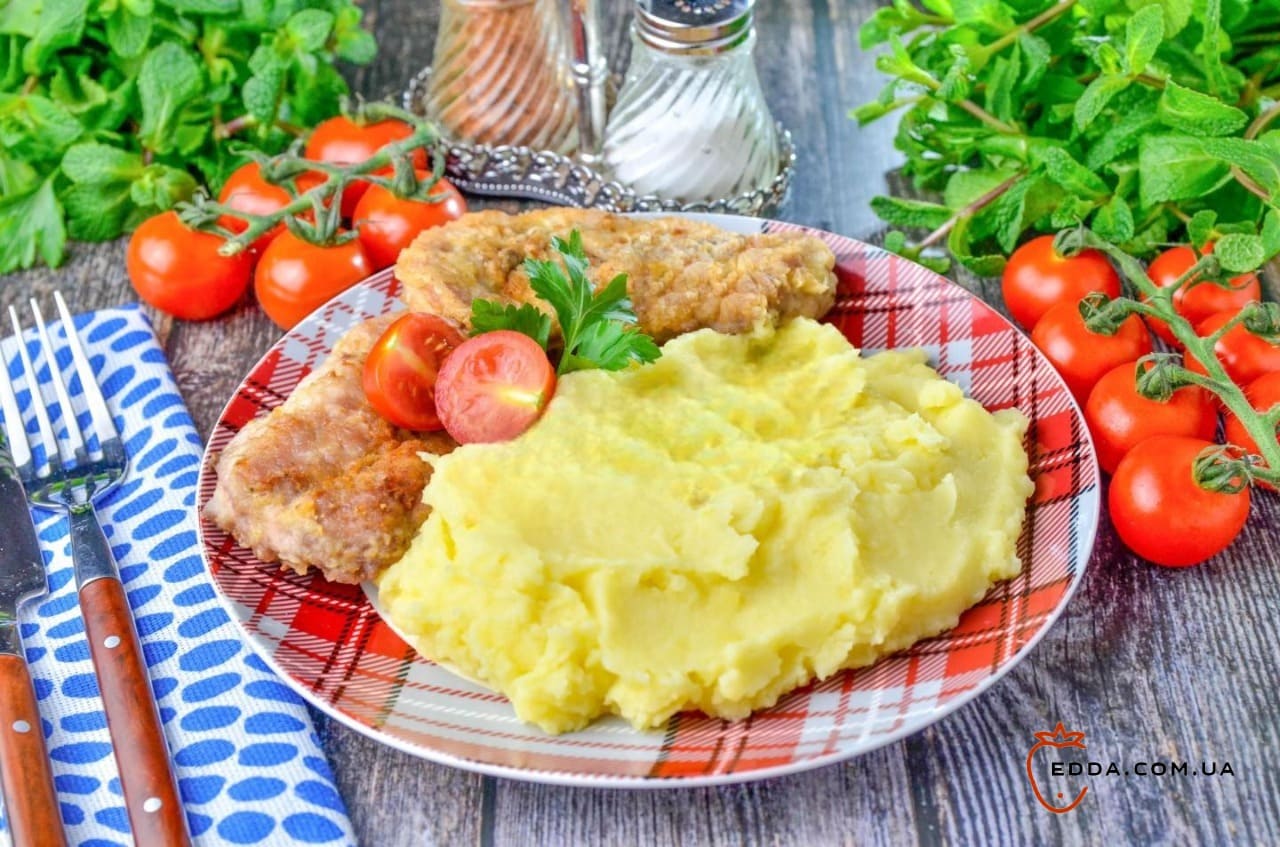 Картопляне пюре з маслом і молоком