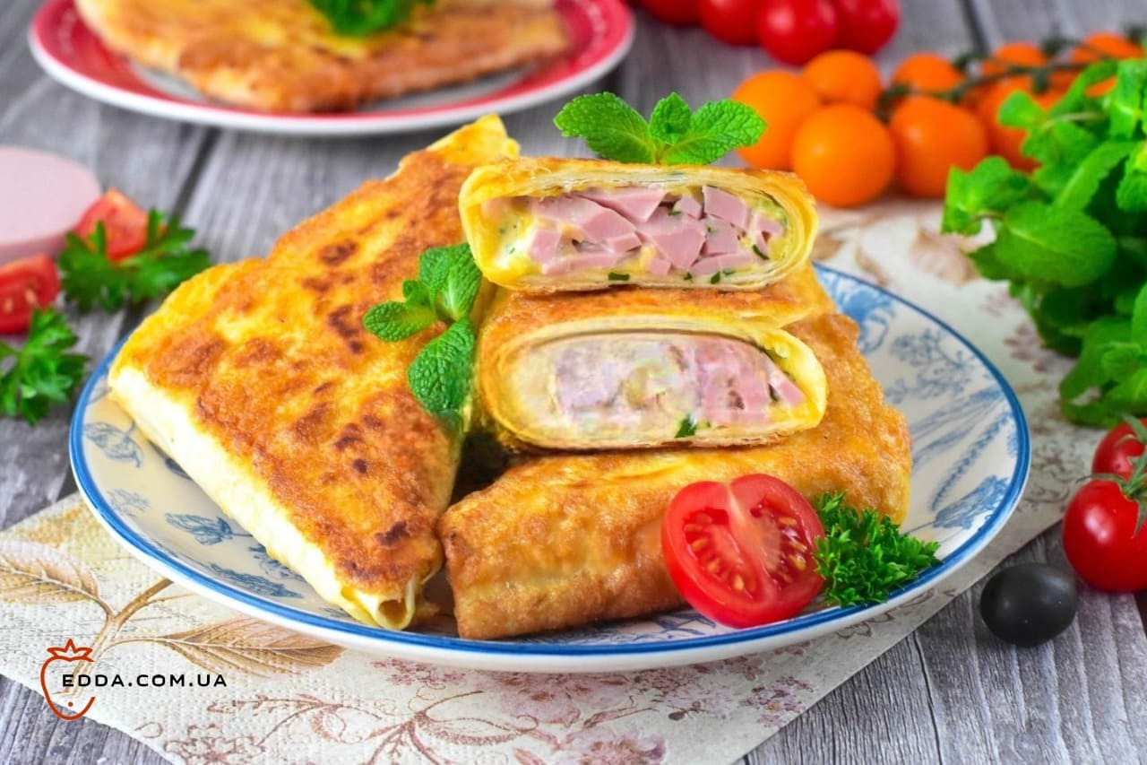 Конвертики з лаваша з ковбасою та сиром