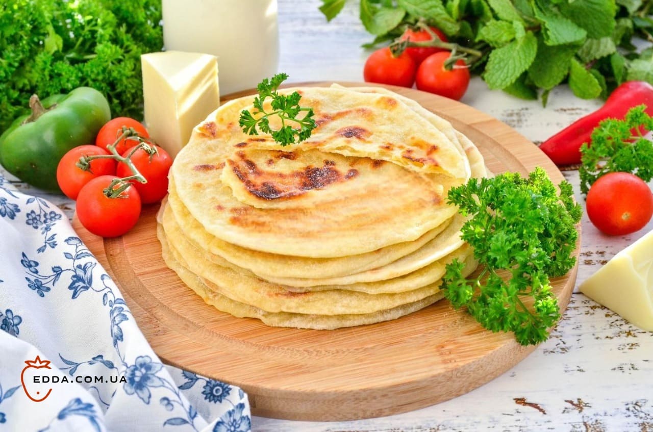 Коржі з сулугуні на сковороді