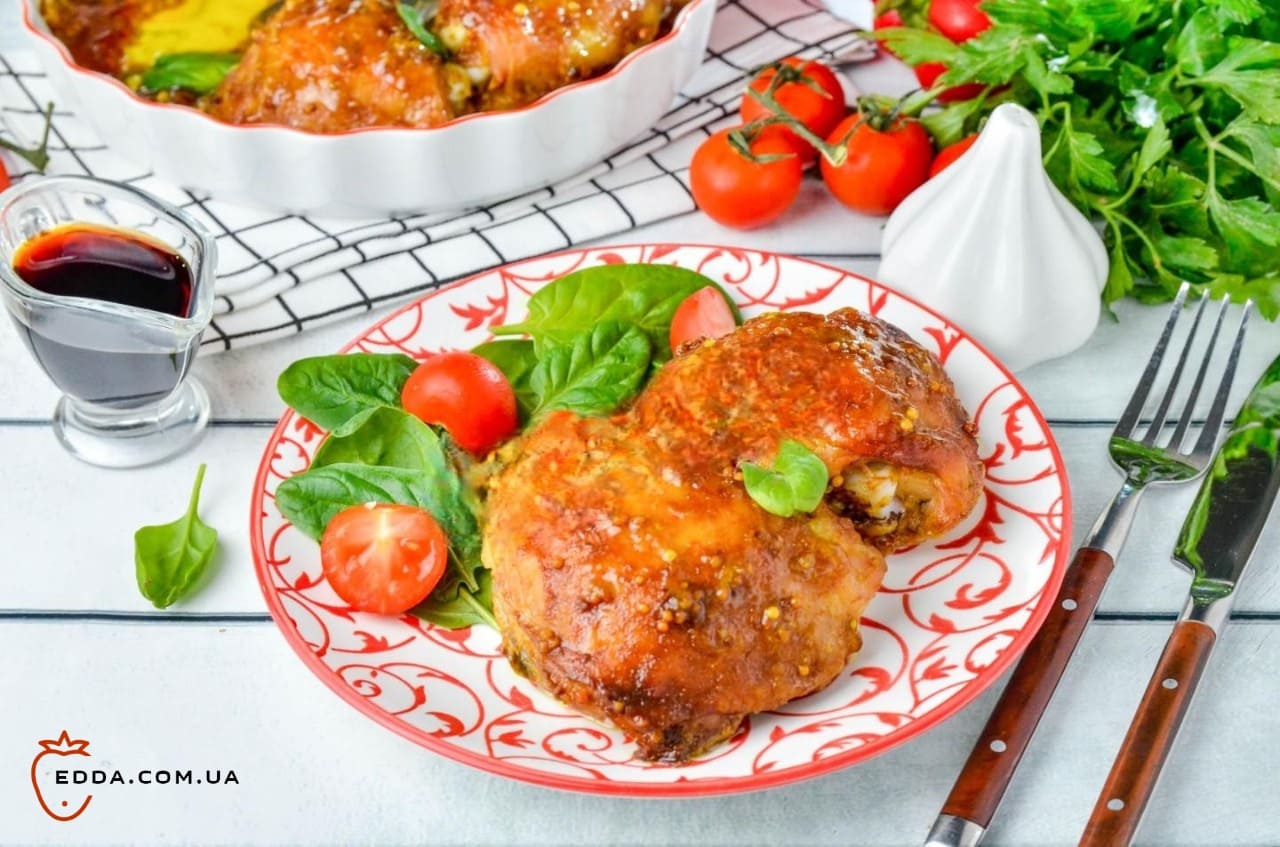 Курка в духовці з соєвим соусом і часником