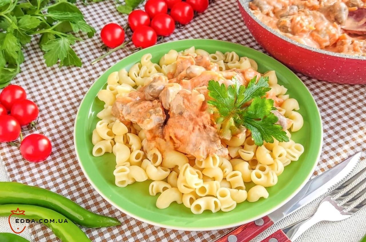 Курячі шлунки та сердечка тушковані