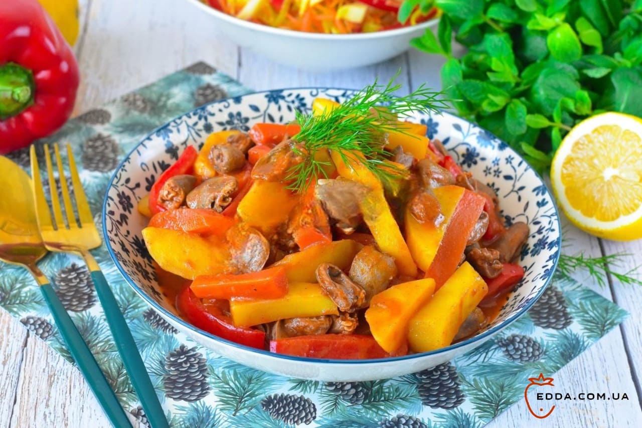 Курячі сердечка з картоплею тушковані