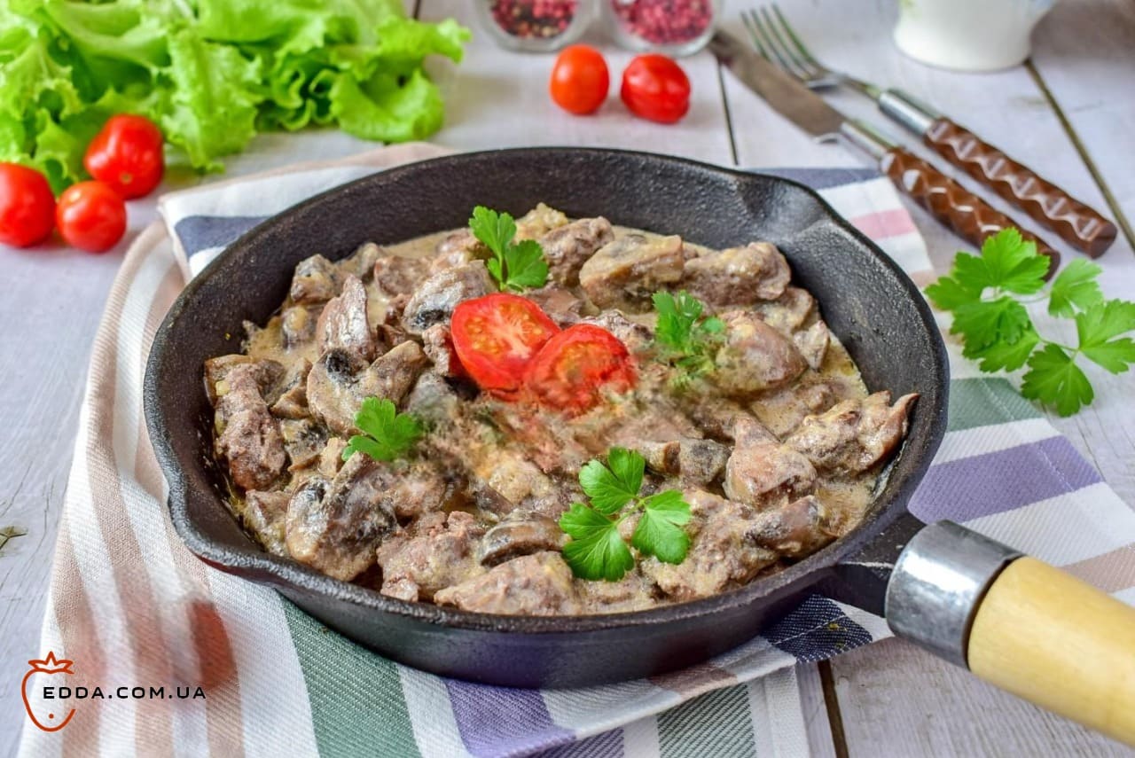 Куряча печінка з грибами