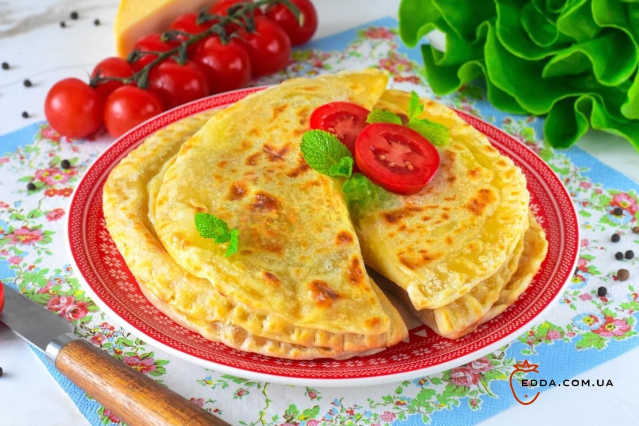 Кутаби з сиром на сковороді