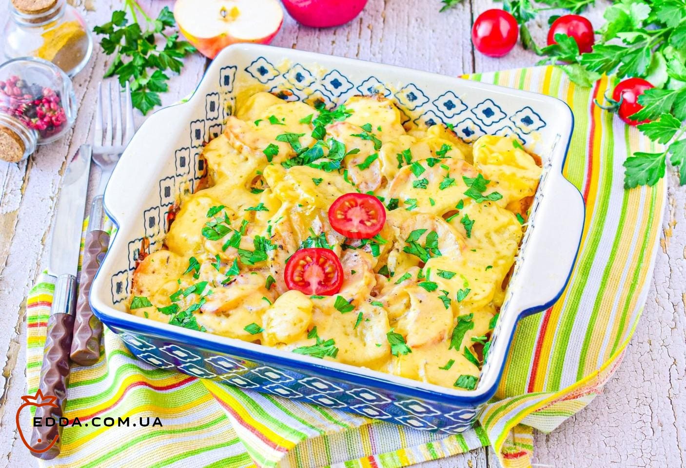 Картопля з яблуками в духовці