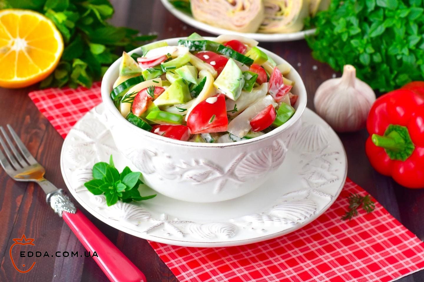 Салат з кальмарами та авокадо