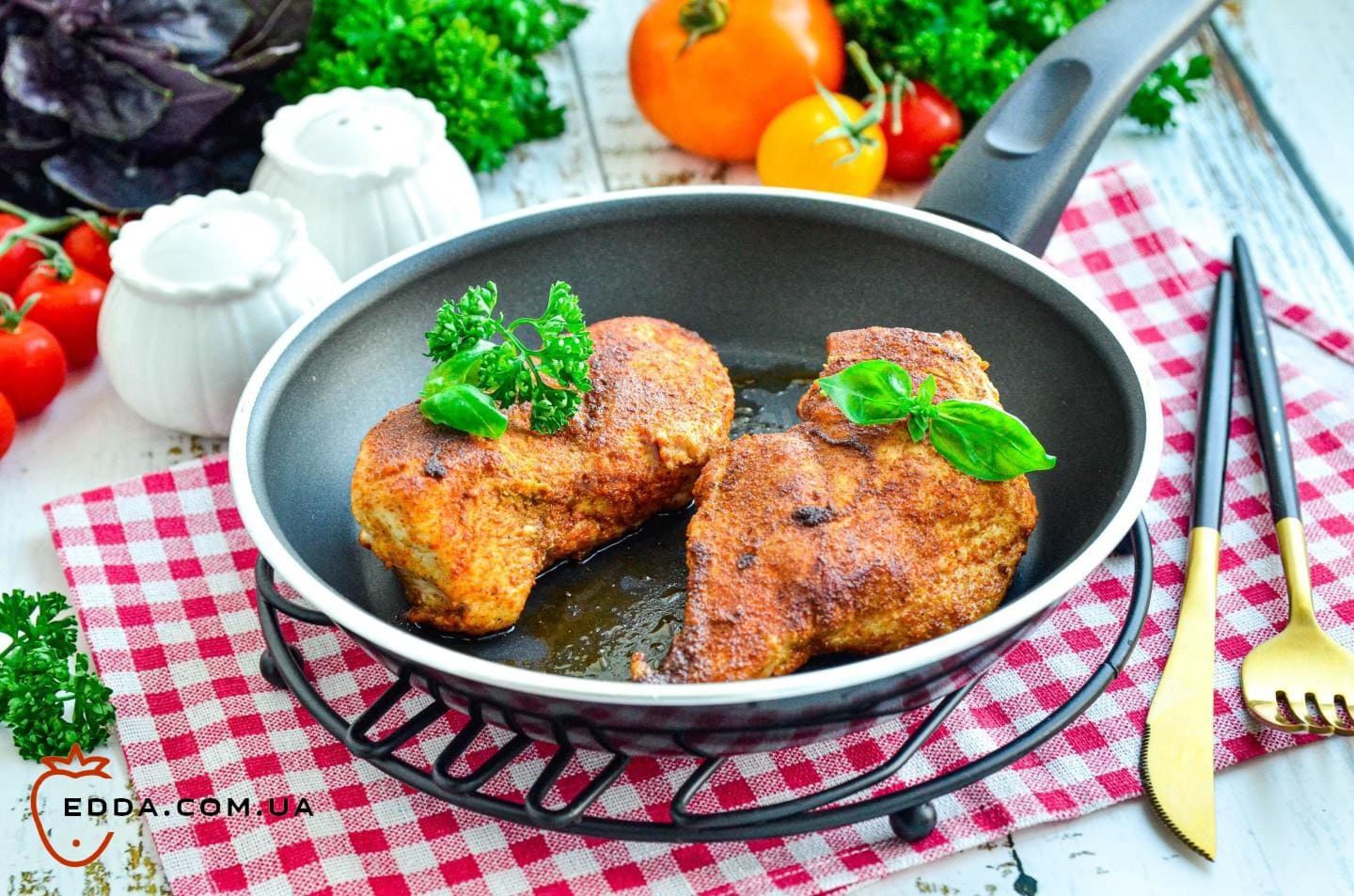 Смажені курячі грудки на сковороді