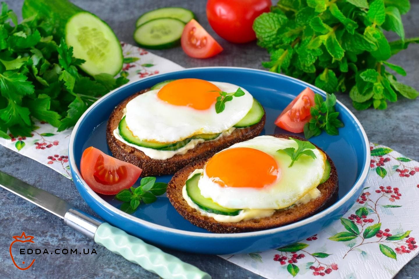 Бутерброд з майонезом та огірком