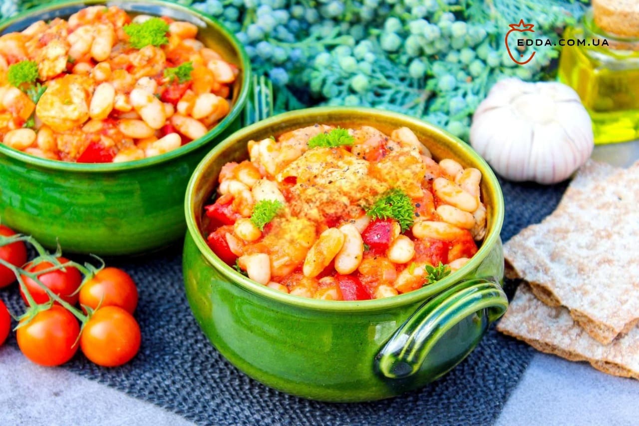 Куряча грудка з квасолею