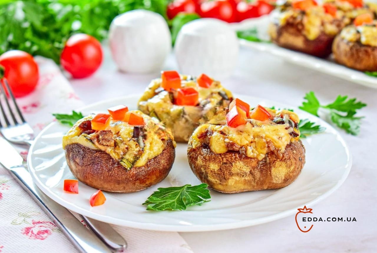 Гриби з горіхами та сиром фаршировані