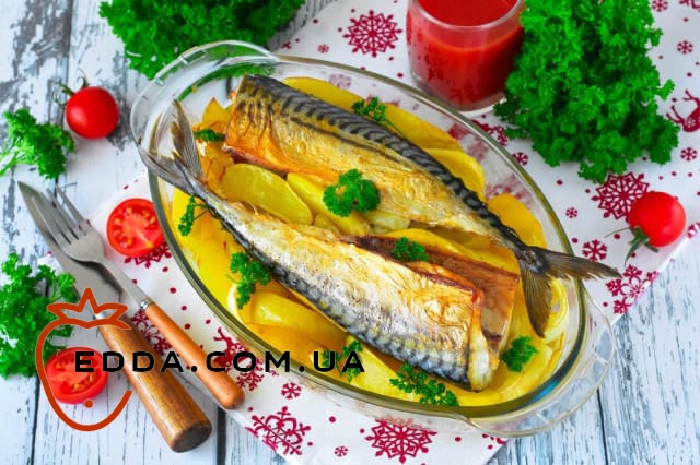 Скумбрія з картоплею в духовці запечена