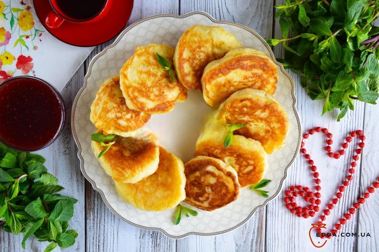 Оладки на молоці з дріжджами та яйцями