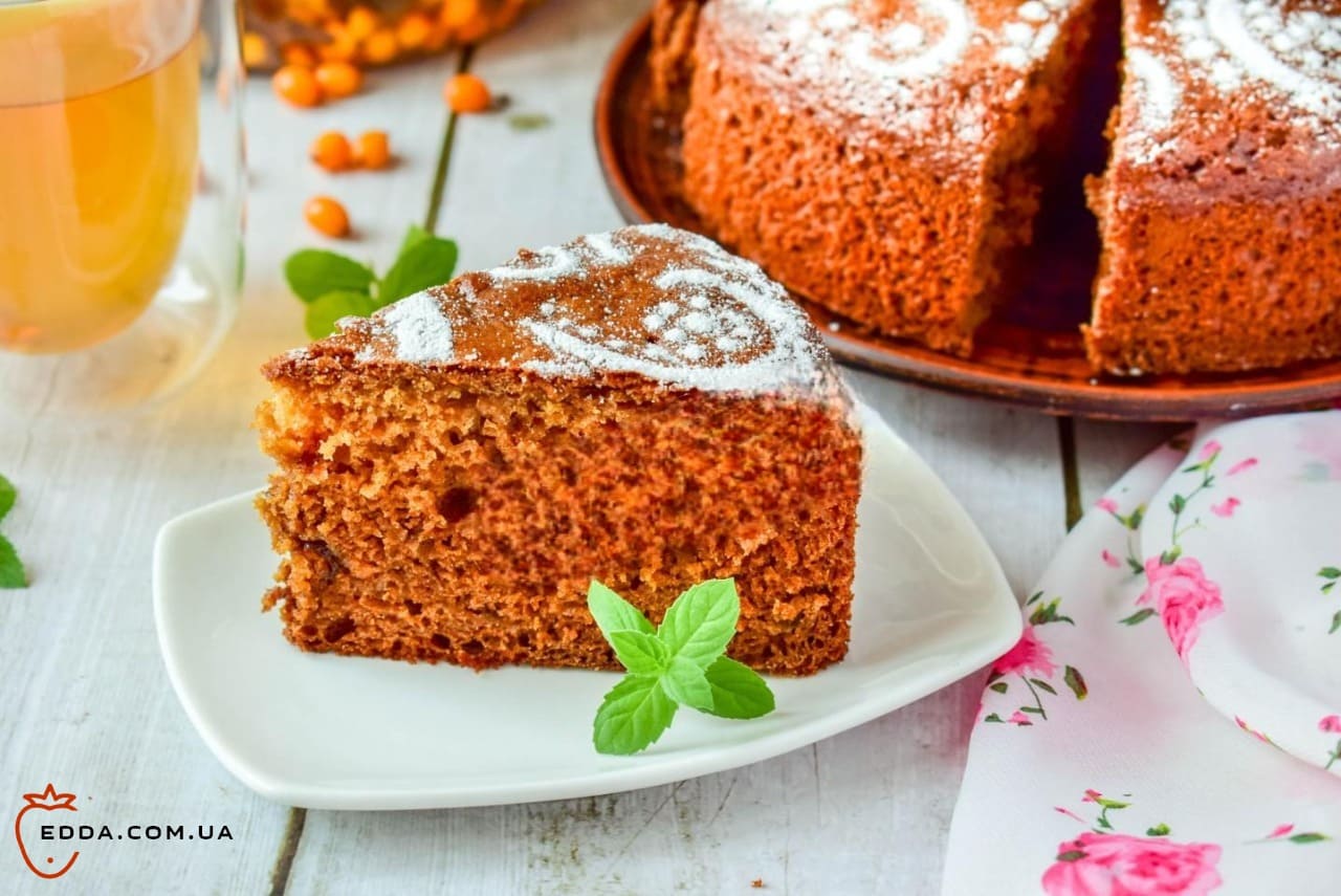 Пиріг на кефірі з варенням простий та швидкий