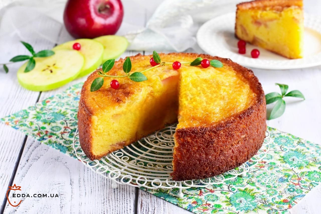 Пиріг на кефірі з манкою в духовці